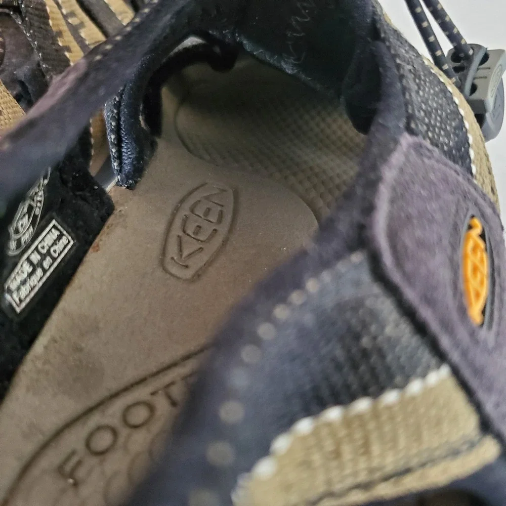 Keen Newport H2 Mens Sandals Black Olive Green Waterproof Hiking Shoes Size 9.5
